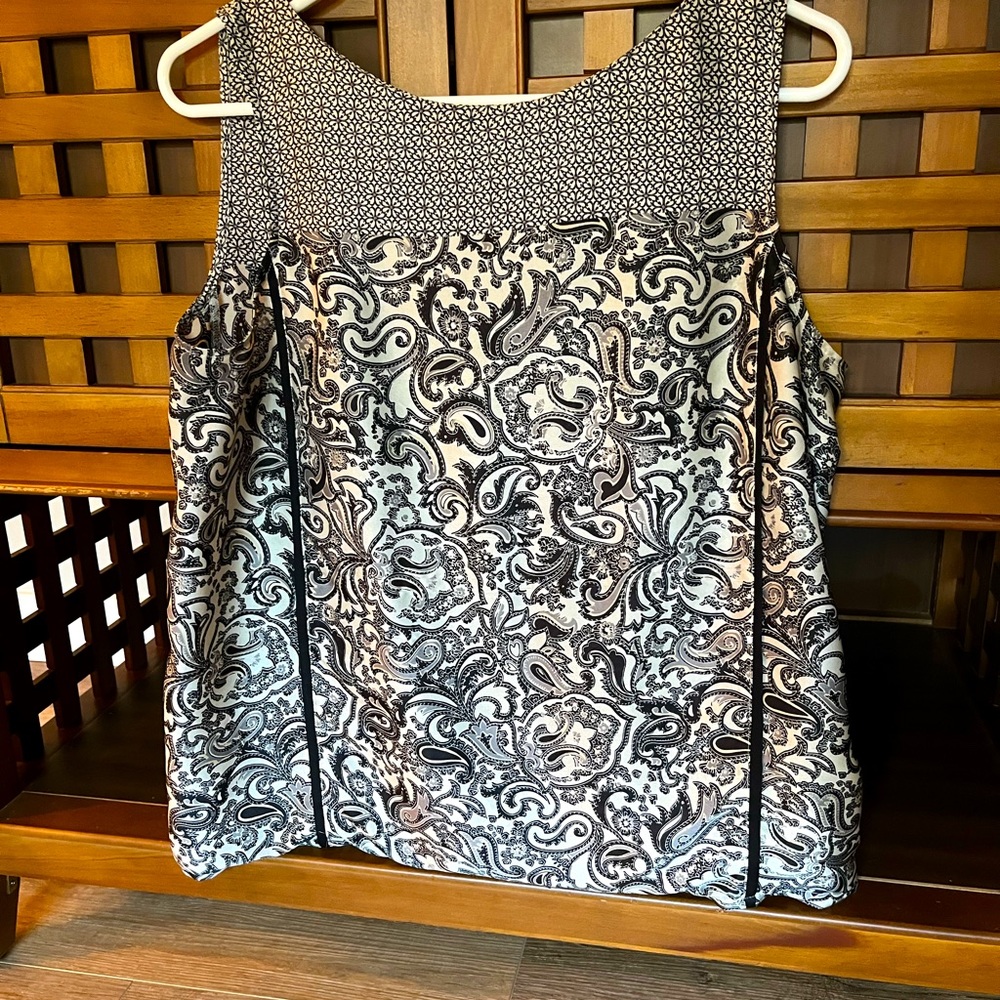 Loft Grey Paisley Sleeveless Blouse Medium